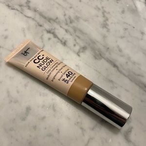 It Cosmetics CC+ Nude Glow cream lightweight foundation with SPF 40 medium tan
